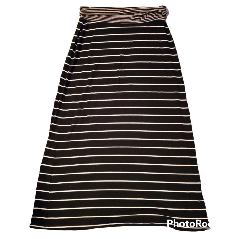 Old Navy Ladies Size Large Black & White Striped Pull On Maxi Skirt